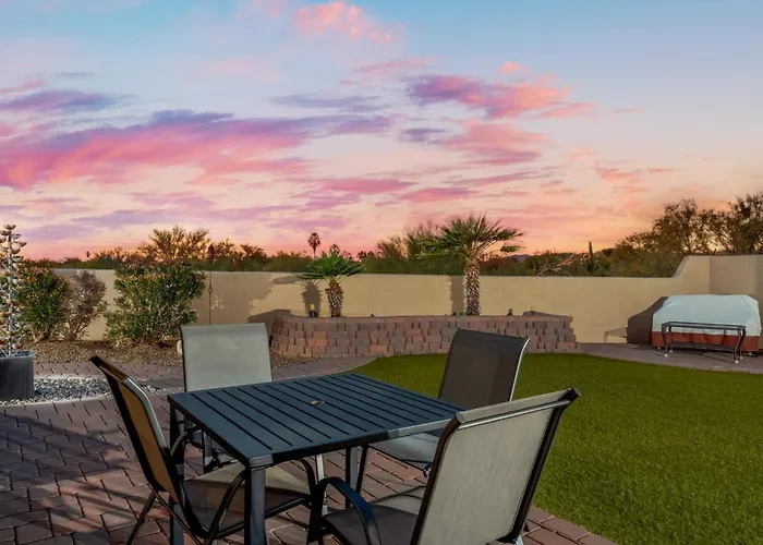 Holiday home Community Pool And Spa, 4 Bedroom 3 Ba, Yard, Office *