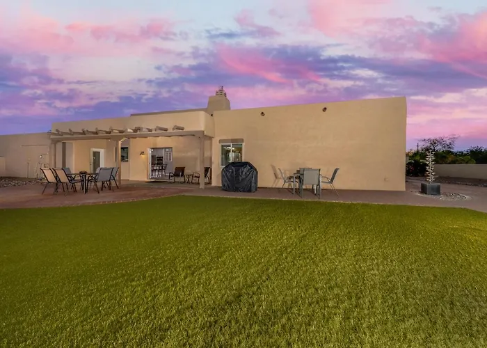 Holiday home Community Pool And Spa, 4 Bedroom 3 Ba, Yard, Office
