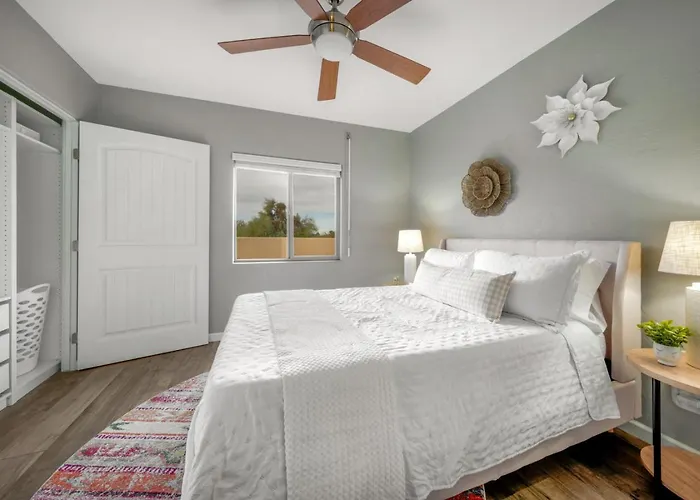 Community Pool And Spa, 4 Bedroom 3 Ba, Yard, Office *