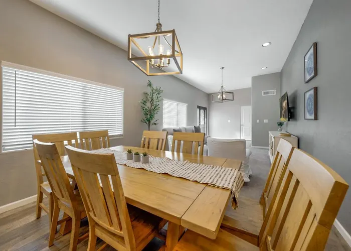 Community Pool And Spa, 4 Bedroom 3 Ba, Yard, Office Holiday home