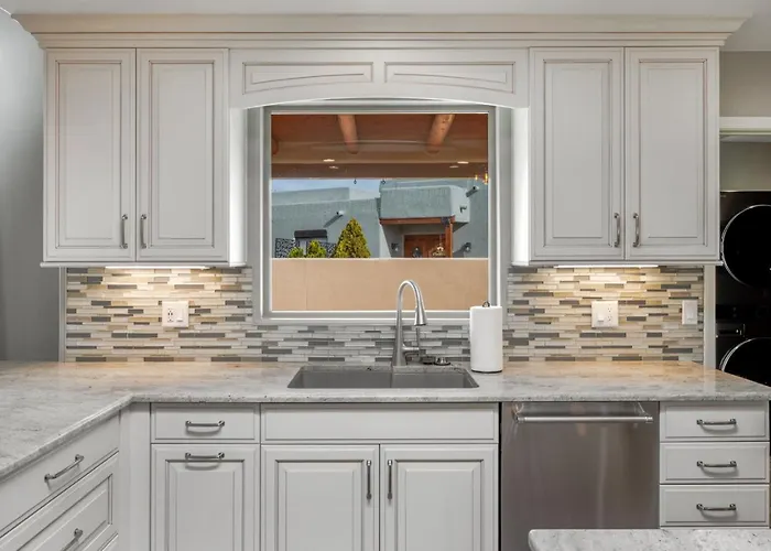 Holiday home Community Pool And Spa, 4 Bedroom 3 Ba, Yard, Office
