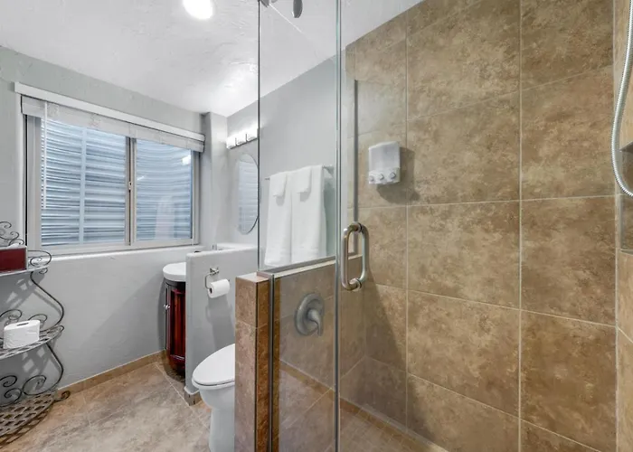 Holiday home Community Pool And Spa, 4 Bedroom 3 Ba, Yard, Office